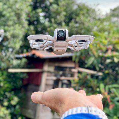 DJI Neo：ソーシャルメディアのコンテンツ制作に革命をもたらす可能性のある199ドルのセルフィードローン