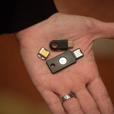 YubiKey 5の脆弱性：クローニングの可能性あるも、専門家はリスクは低いと指摘